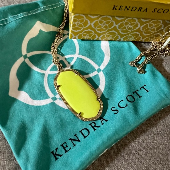 **RARE** Neon Yellow Kendra Scott Rae necklace - Picture 3 of 3